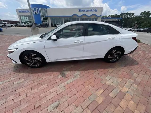 2024 Hyundai Elantra Limited