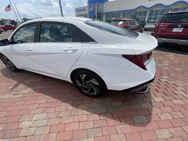 2024 Hyundai Elantra Limited
