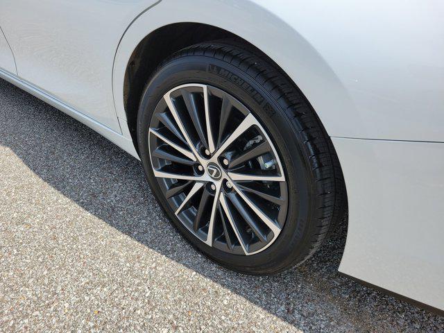 2023 Lexus ES 350 Base