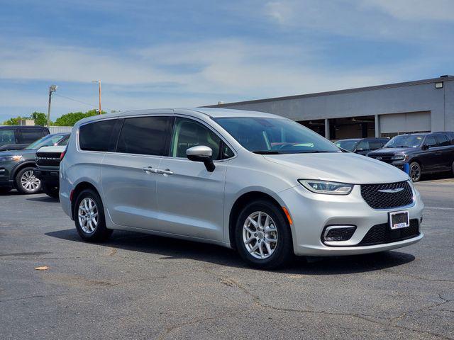 2023 Chrysler Pacifica Touring L for sale in Southfield, MI
