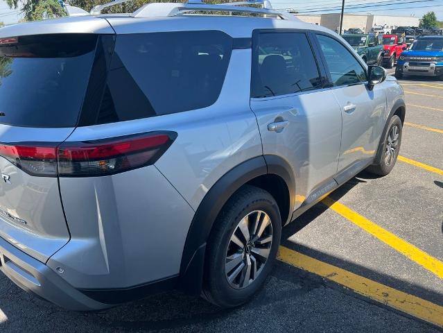 2023 Nissan Pathfinder SL 4WD