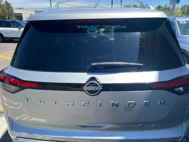 2023 Nissan Pathfinder SL 4WD