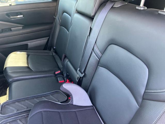 2023 Nissan Pathfinder SL 4WD
