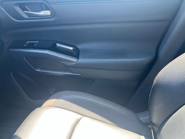 2023 Nissan Pathfinder SL 4WD