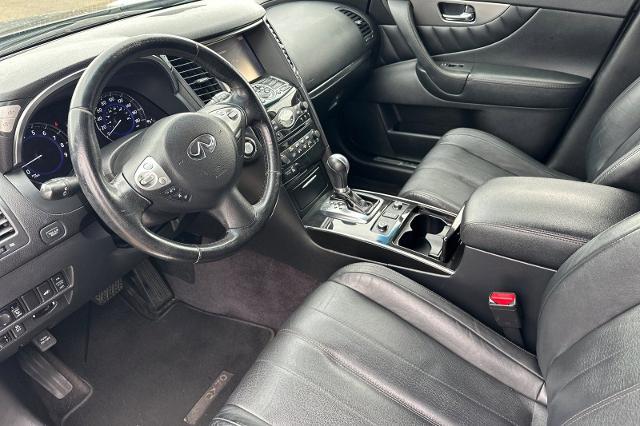 2016 INFINITI QX70 Base
