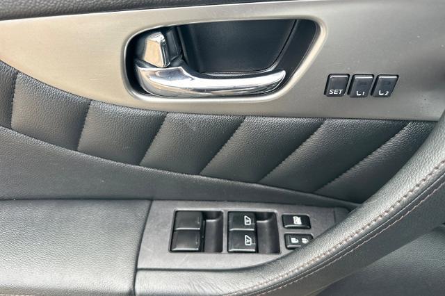 2016 INFINITI QX70 Base