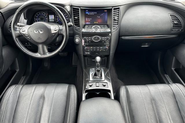 2016 INFINITI QX70 Base