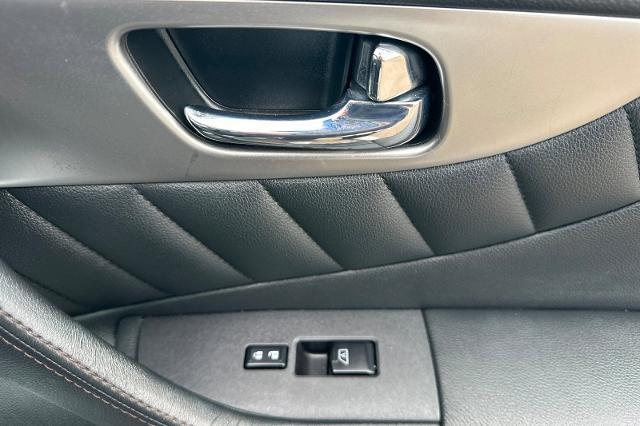 2016 INFINITI QX70 Base