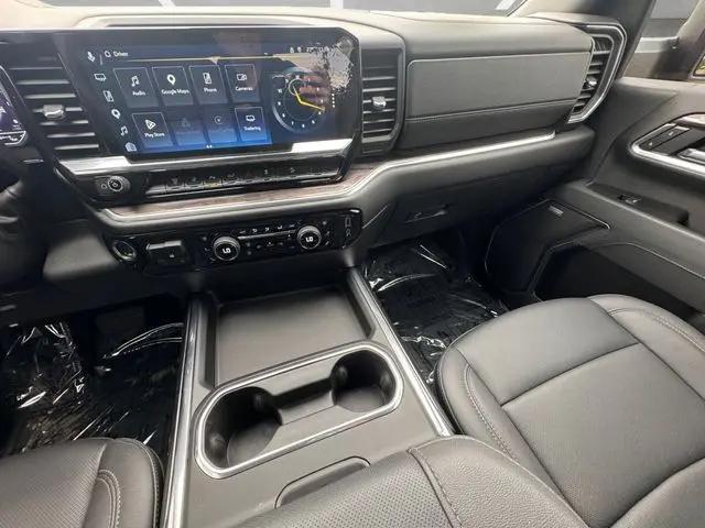 2025 Chevrolet Silverado 2500HD 4WD Crew Cab Standard Bed LTZ