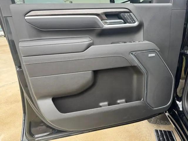 2025 Chevrolet Silverado 2500HD 4WD Crew Cab Standard Bed LTZ