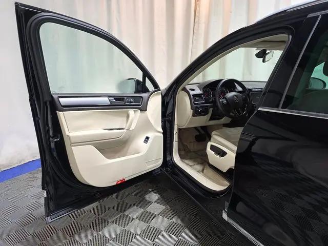 2011 Volkswagen Touareg VR6 Sport