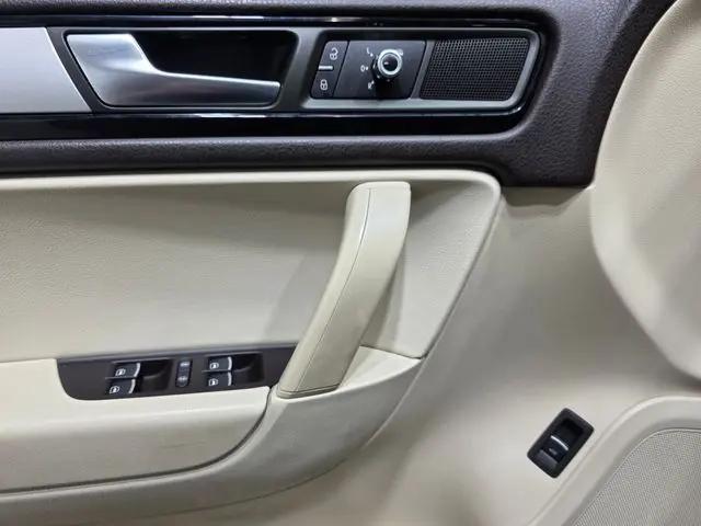 2011 Volkswagen Touareg VR6 Sport
