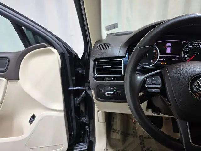 2011 Volkswagen Touareg VR6 Sport
