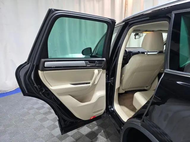 2011 Volkswagen Touareg VR6 Sport