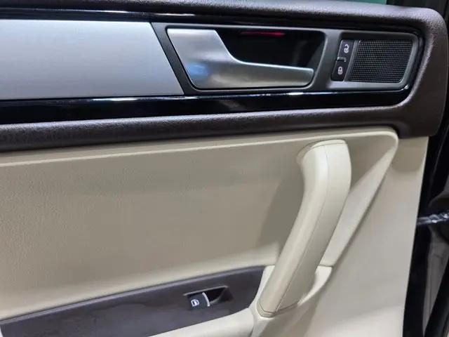 2011 Volkswagen Touareg VR6 Sport