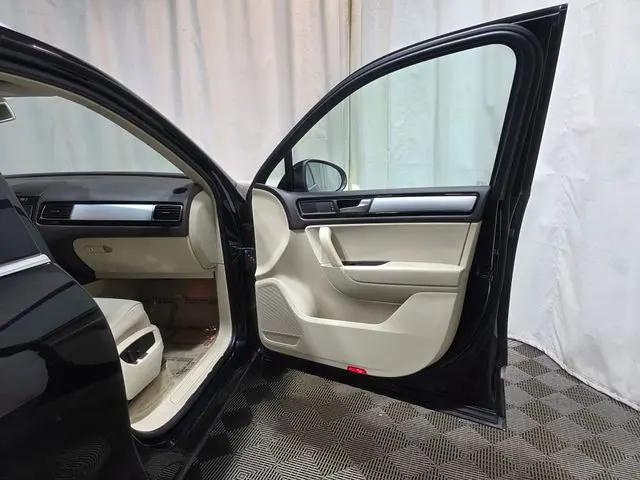 2011 Volkswagen Touareg VR6 Sport