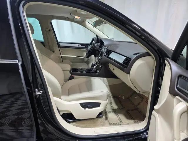 2011 Volkswagen Touareg VR6 Sport