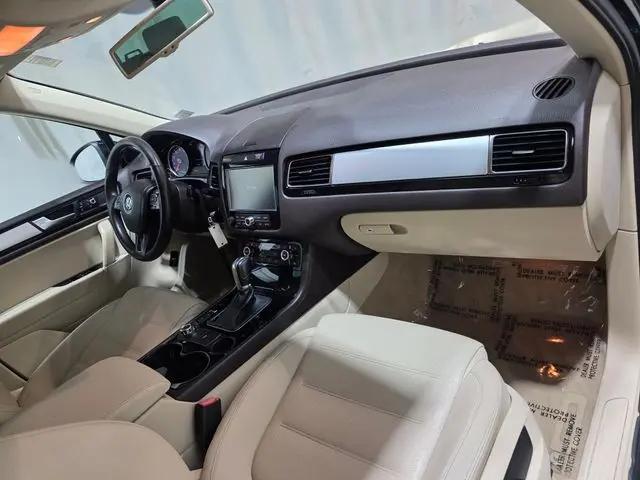 2011 Volkswagen Touareg VR6 Sport