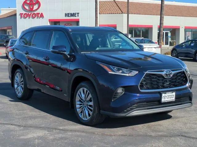 2026 Toyota Highlander Hybrid Platinum