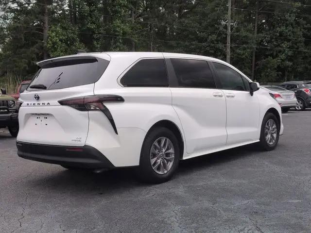 2024 Toyota Sienna LE