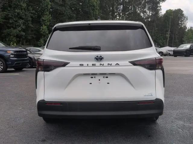 2024 Toyota Sienna LE