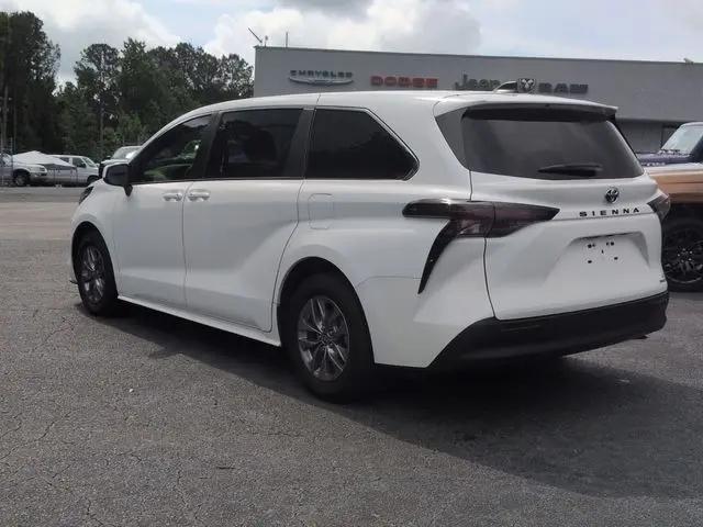 2024 Toyota Sienna LE