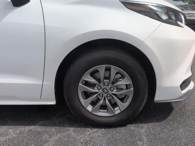 2024 Toyota Sienna LE