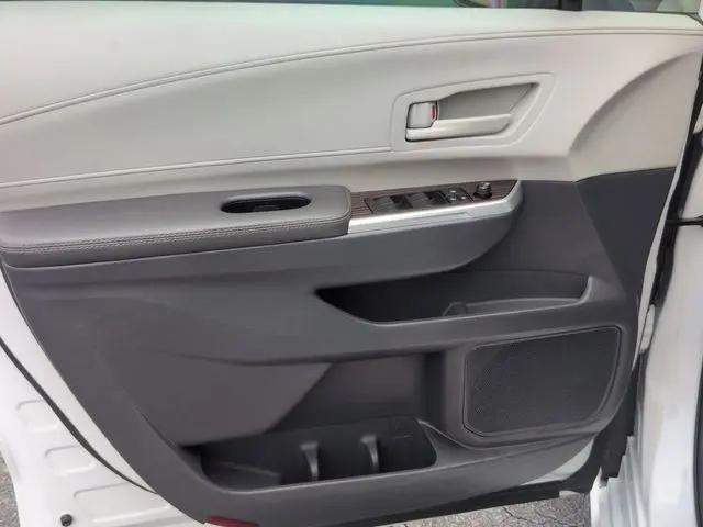 2024 Toyota Sienna LE