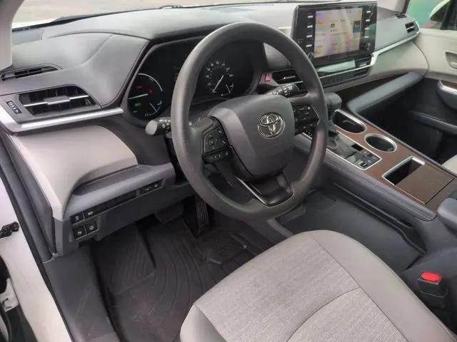 2024 Toyota Sienna LE