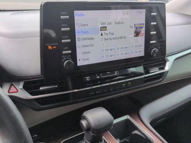 2024 Toyota Sienna LE