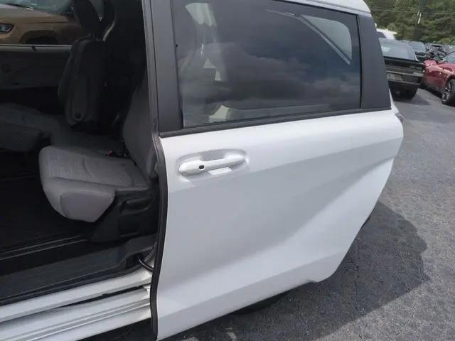 2024 Toyota Sienna LE