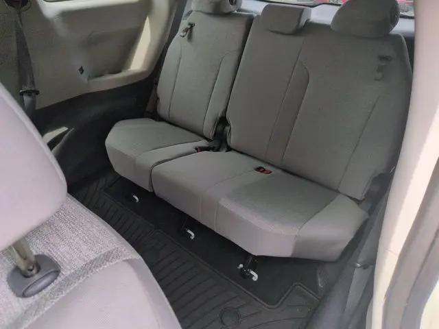 2024 Toyota Sienna LE