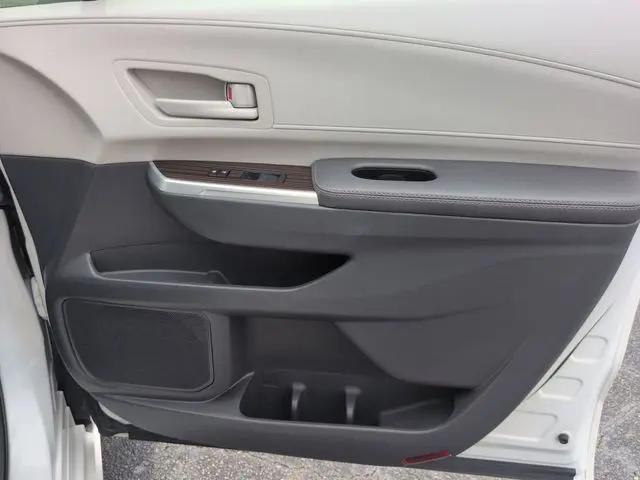 2024 Toyota Sienna LE
