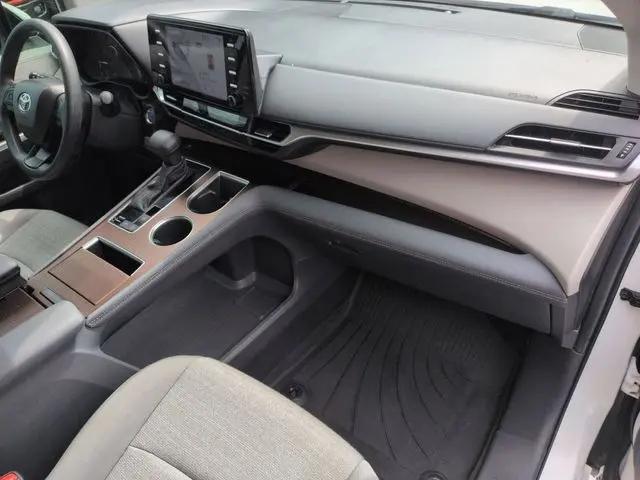 2024 Toyota Sienna LE