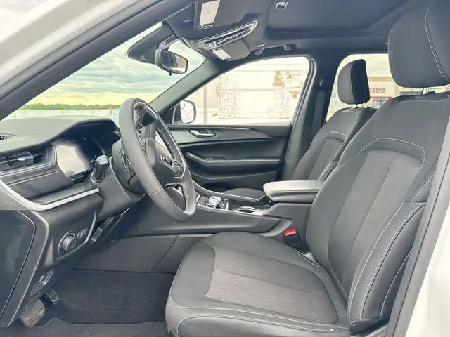 2024 Jeep Grand Cherokee Laredo X 4x4