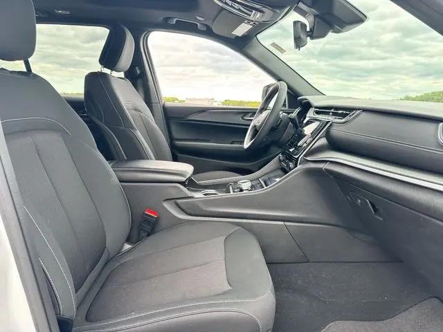 2024 Jeep Grand Cherokee Laredo X 4x4
