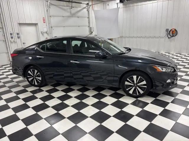 2021 Nissan Altima SV FWD for sale in Rochester, MN