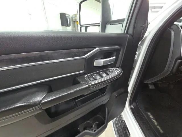 2024 Ram 3500 Big Horn Crew Cab 4x4 8' Box