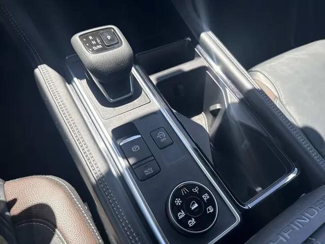 2023 Nissan Pathfinder Platinum 4WD