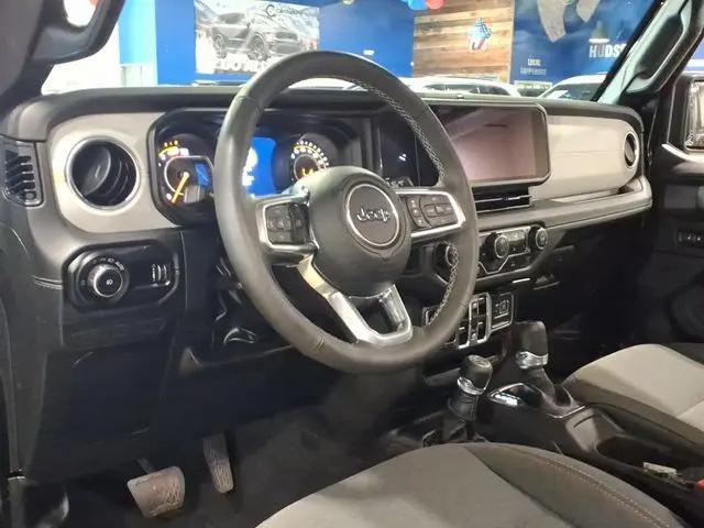 2025 Jeep Wrangler 4-Door Sahara 4x4