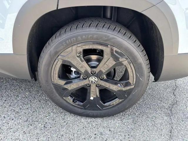 2026 Volkswagen Taos SE Black