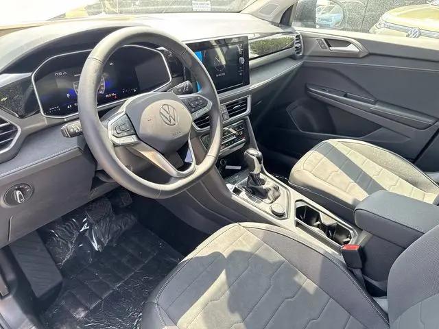 2026 Volkswagen Taos SE Black