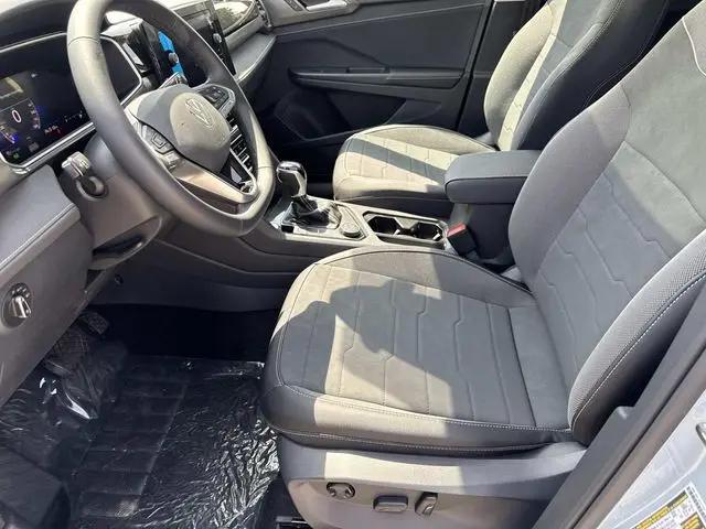 2026 Volkswagen Taos SE Black