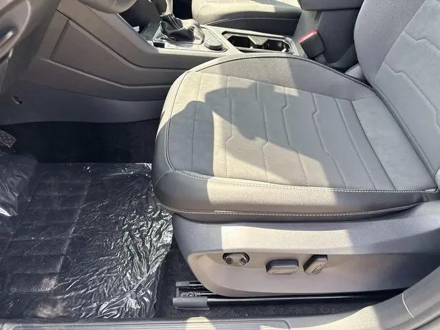 2026 Volkswagen Taos SE Black
