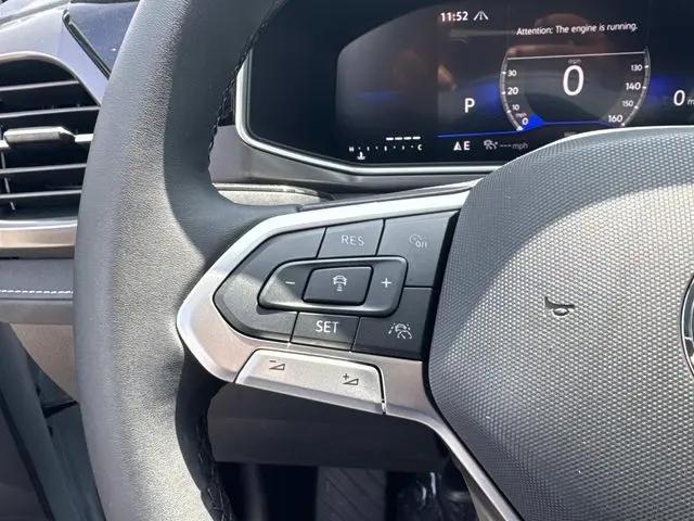 2026 Volkswagen Taos SE Black