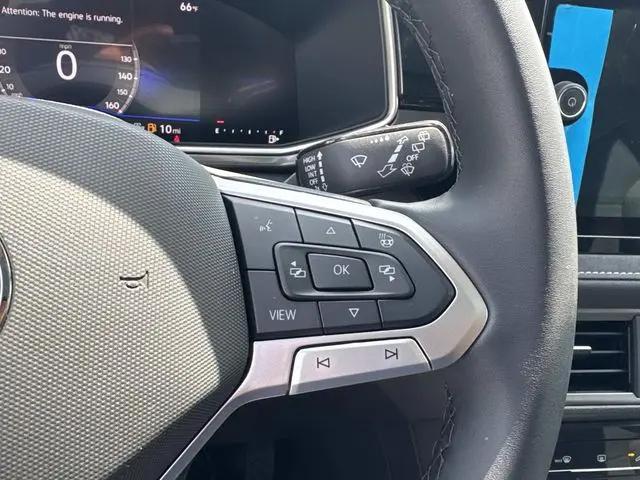 2026 Volkswagen Taos SE Black