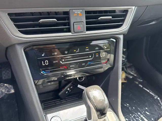 2026 Volkswagen Taos SE Black