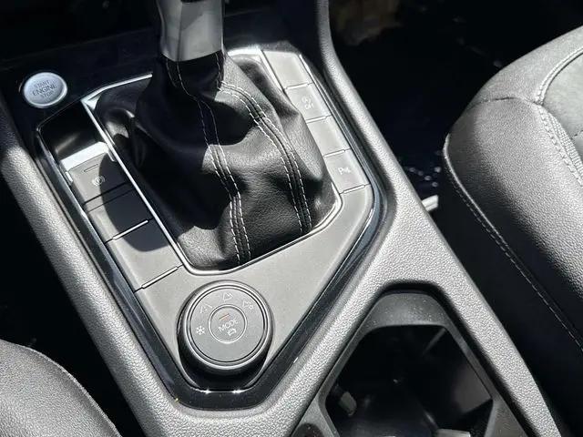 2026 Volkswagen Taos SE Black