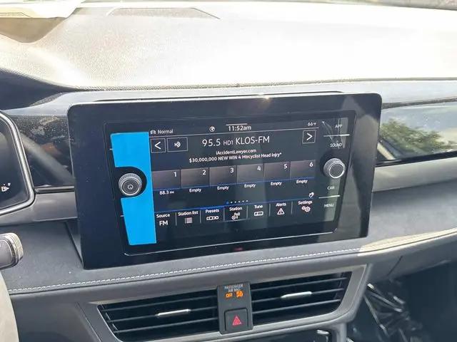 2026 Volkswagen Taos SE Black