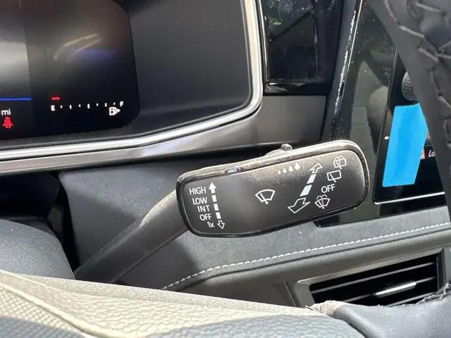 2026 Volkswagen Taos SE Black